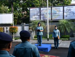 Komandan Lanal Bandung Pimpin Upacara Bendera Tujuh Belasan