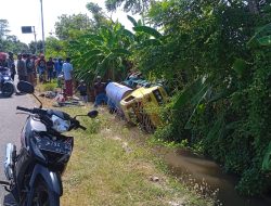 Kecelakaan Tungal Mobil Truck Pengangkut Tetes Tersebut, Di Akibatkan Jalan Ambruk