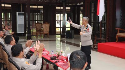 Tingkatkan Profesionalitas, Dirbinmas Polda Jatim Beri Arahan Ratusan Bhabinkamtibmas Polres Malang