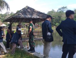 Ingatkan Kearifan Lokal, Babinsa Koramil Pujer Dampingi Mahasiswa