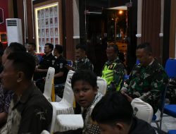 HUT Bhayangkara Ke-77, Prajurit Kodim 0822 Bondowoso Nobar Wayang Kulit