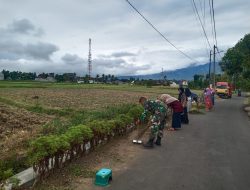 Serda Syaifuddin Bersama Ibu-ibu PKK Kerja Bakti Bersih² Lingkungan