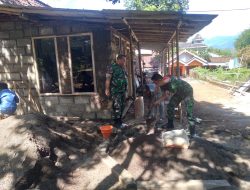 Babinsa Dihati Rakyat, Kopka Jhon Palopo Bersama Warga Bantu Bedah Rumah