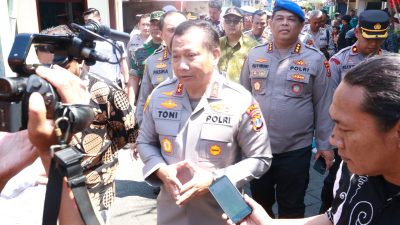 Dari Pintu ke Pintu Kapolda Jatim Kunjungi Warga Melalui Jumat Curhat dan Berkah