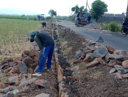 Pekerjaan Proyek TPT di Desa Tanjung Kamal Diduga Asal-asalan