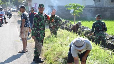 Antisipasi Banjir, Danramil 0822/16 Cermee Pimpin Karya Bakti Pembersihan Bantaran Dan Selokan