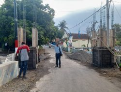 Pekerjaan Pembagunan Gapura Dusun Setonggek (1) Di Desa Seletreng Diduga Asal Jadi