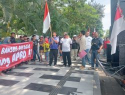 *Ribuan Massa Gelar Aksi di Banyuwangi, Tuntut Pilkada Bersih*