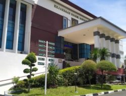 Dan Akhirnya Mantan Wakil Bupati Bondowoso Irwan Bachtiar Rahmat Ditetapkan Tersangka Kasus Korupsi dan Hari ini Yang Bersangkutan langsung ditahan
