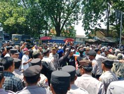 Aksi Massa dan LSM Siti Jenar Guncang Situbondo, Tuntut Tutup Stockpile Sawdust Banyuglugur dan Evaluasi Tambang SIPB