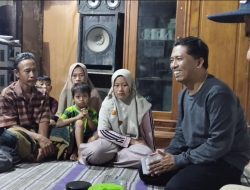 Pimpinan Siti Jenar Group Multimedia Bersama Para Tokoh Masyarakat Besuki Kunjungi Rumah Duka Korban Meninggal Akibat Atap Runtuh Di Salah Satu Pesantren Di Besuki Situbondo Jatim